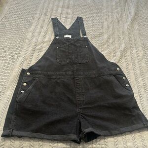Old Navy women’s black denim short overalls size XXL